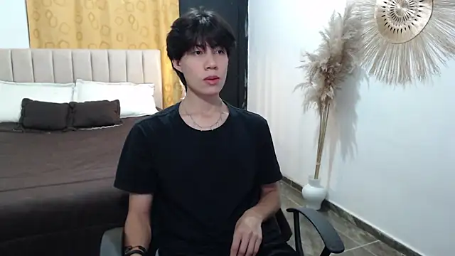 Snapshot of Elio-cam chatting on November 3, 2025, 8:29 am Elio-cam online show from November 3, 2025, 8:29 am