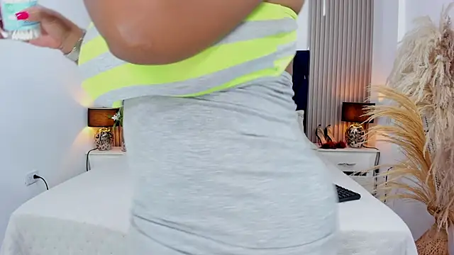 gabytyara2 online show from February 27, 2026, 4:18 pm