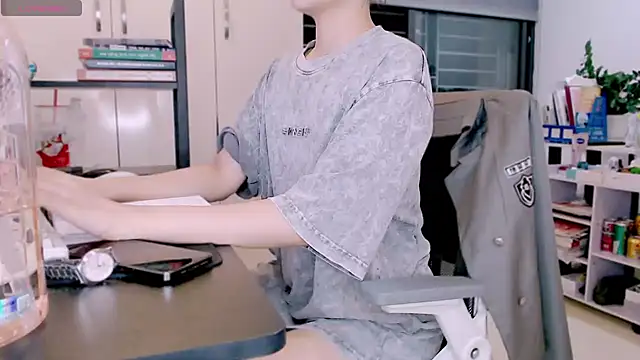 Shyn   online show from September 25, 2025, 2:34 pm