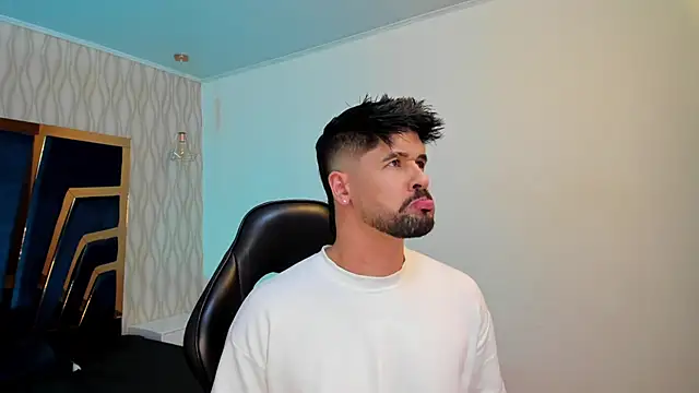 Snapshot of Petesevans chatting on October 28, 2025, 11:14 pm Petesevans online show from October 28, 2025, 11:14 pm