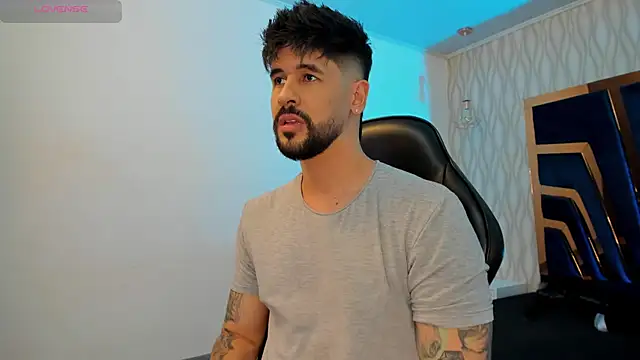 Snapshot of Petesevans chatting on November 15, 2025, 11:20 pm Petesevans online show from November 15, 2025, 11:20 pm