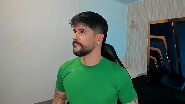 Snapshot of Petesevans chatting on November 10, 2025, 11:10 pm Petesevans online show from November 10, 2025, 11:10 pm