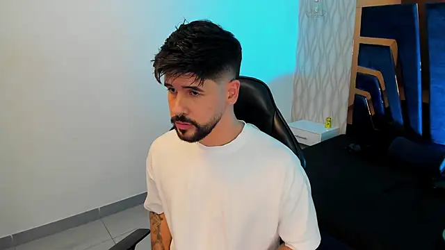 Snapshot of Petesevans chatting on November 17, 2025, 11:20 pm Petesevans online show from November 17, 2025, 11:20 pm