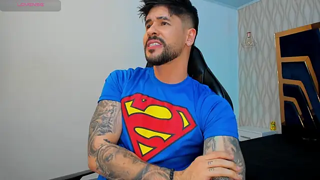 Snapshot of Petesevans chatting on October 31, 2025, 11:22 pm Petesevans online show from October 31, 2025, 11:22 pm