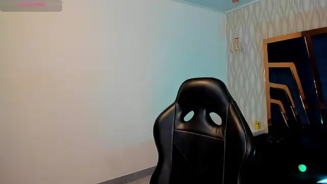 Snapshot of Petesevans chatting on November 12, 2025, 11:30 pm Petesevans online show from November 12, 2025, 11:30 pm