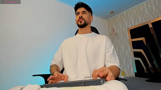 Snapshot of Petesevans chatting on November 26, 2025, 11:05 pm Petesevans online show from November 26, 2025, 11:05 pm