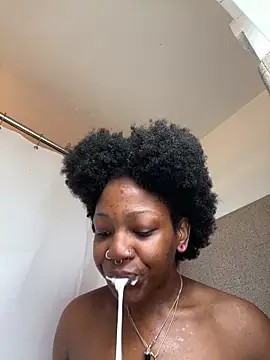 mochamimi online show from March 1, 2026, 5:13 pm