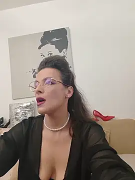 RebeccaNoble online show from May 31, 2026, 5:13 am