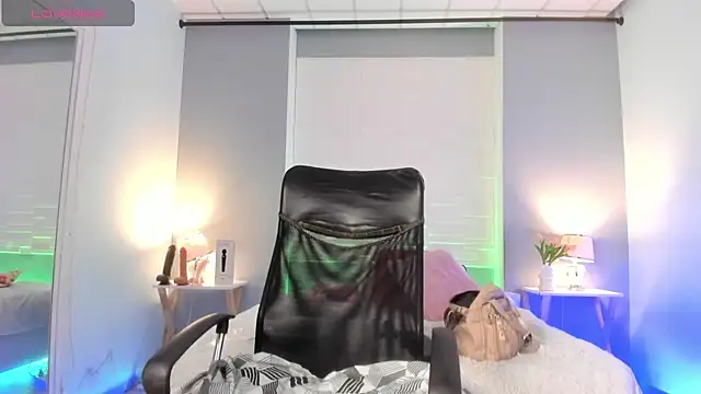 SophiaaStone online show from November 3, 2025, 12:09 pm