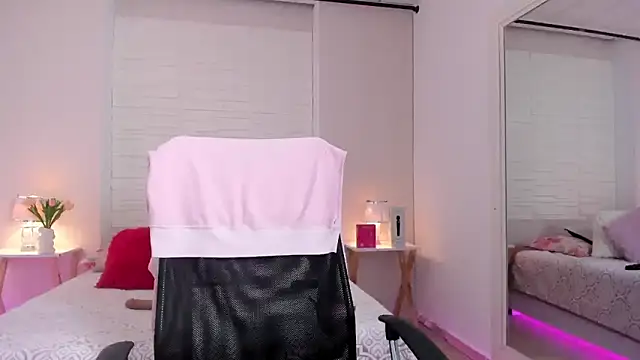 Snapshot of SophiaaStone chatting on March 28, 2026, 12:06 pm SophiaaStone online show from March 28, 2026, 12:06 pm