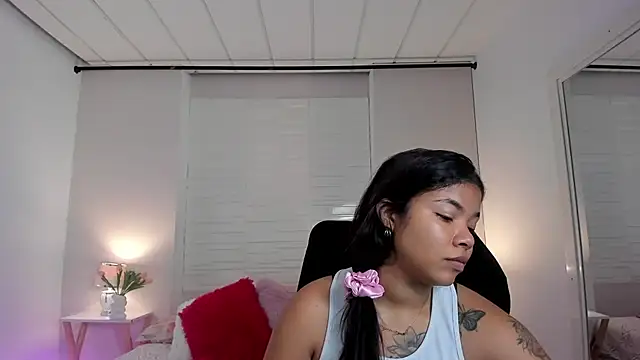 Snapshot of SophiaaStone chatting on April 8, 2026, 12:06 pm SophiaaStone online show from April 8, 2026, 12:06 pm