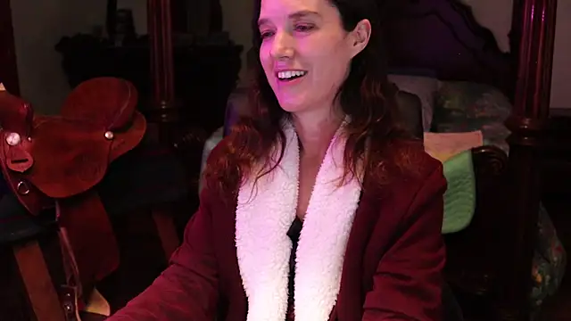 Snapshot of thornburyrose chatting on December 13, 2025, 8:04 pm thornburyrose online show from December 13, 2025, 8:04 pm