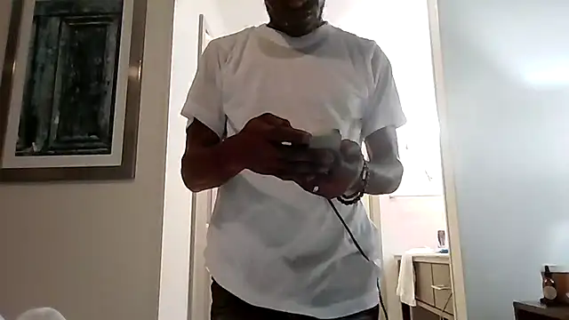 Maculine Stayr online show from April 21, 2026, 10:11 am