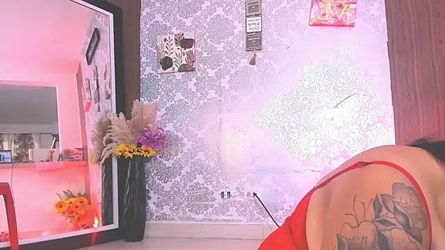 Snapshot of kelly_thomson chatting on September 16, 2025, 9:27 pm kelly thomson online show from September 16, 2025, 9:27 pm