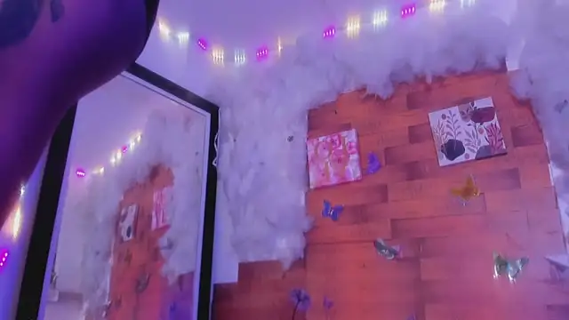 Snapshot of kelly_thomson chatting on March 15, 2025, 12:34 pm kelly thomson online show from March 15, 2025, 12:34 pm