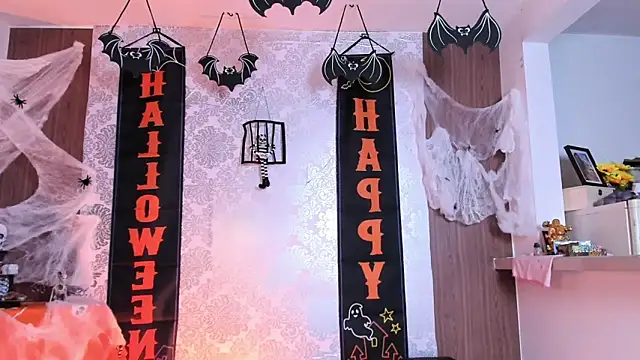 Snapshot of kelly_thomson chatting on October 6, 2025, 11:16 pm kelly thomson online show from October 6, 2025, 11:16 pm