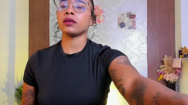 Snapshot of kelly_thomson chatting on November 15, 2025, 11:20 pm kelly thomson online show from November 15, 2025, 11:20 pm