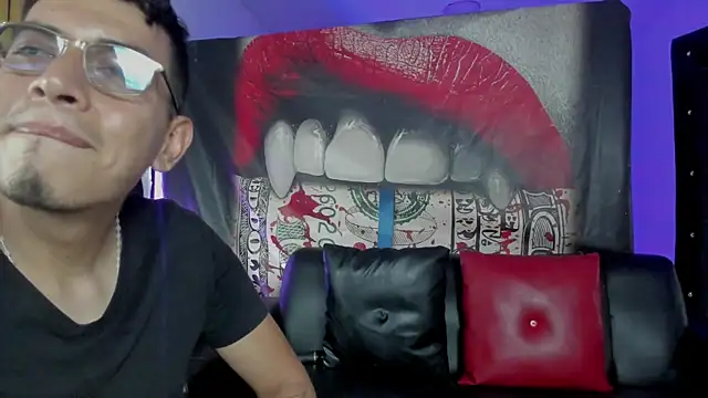 Snapshot of Strongernastyx chatting on November 16, 2025, 8:46 pm Strongernastyx online show from November 16, 2025, 8:46 pm