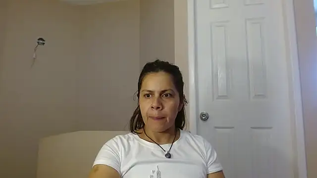 Snapshot of Sara_Brandon chatting on October 3, 2025, 1:34 pm Sara Brandon online show from October 3, 2025, 1:34 pm