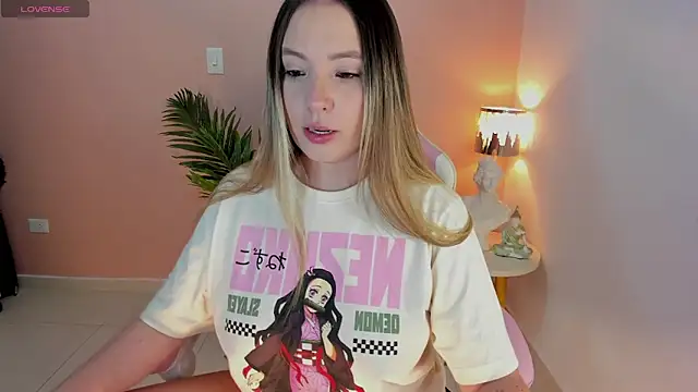 Snapshot of HannaMiller_1 chatting on November 15, 2025, 7:01 am HannaMiller 1 online show from November 15, 2025, 7:01 am