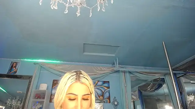 Snapshot of ADRIANNA_FOX chatting on May 26, 2026, 3:37 am ADRIANNA FOX online show from May 26, 2026, 3:37 am