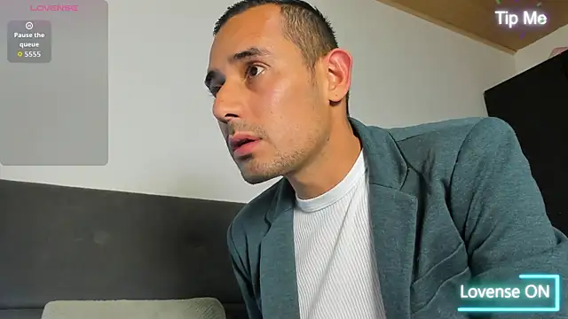 jhonyalzate2 online show from April 9, 2026, 2:57 am