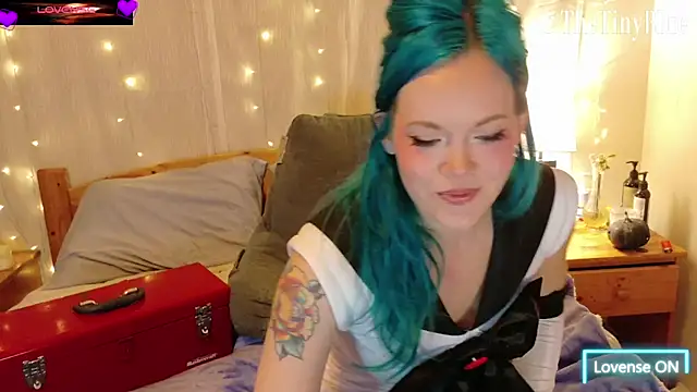 thetinyblue online show from October 28, 2025, 4:39 pm