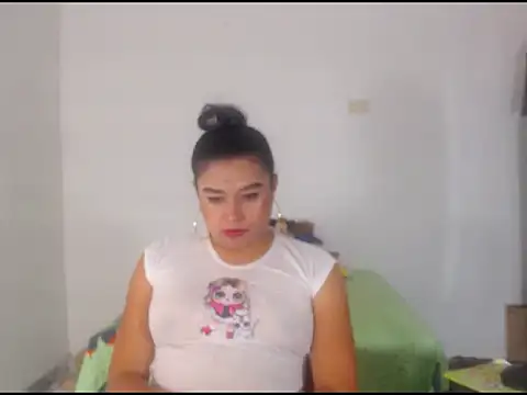 Snapshot of katrinawillff chatting on May 9, 2026, 6:17 am katrinawillff online show from May 9, 2026, 6:17 am