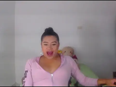 katrinawillff online show from April 28, 2026, 2:32 pm