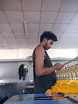 Snapshot of Aayankhan99 chatting on December 17, 2025, 9:36 am Aayankhan99 online show from December 17, 2025, 9:36 am