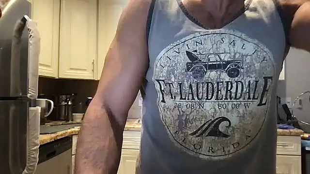 Snapshot of BigGuyMuscle chatting on March 13, 2026, 7:08 pm BigGuyMuscle online show from March 13, 2026, 7:08 pm