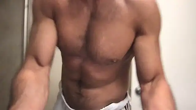 Snapshot of BigGuyMuscle chatting on March 25, 2026, 2:44 am BigGuyMuscle online show from March 25, 2026, 2:44 am