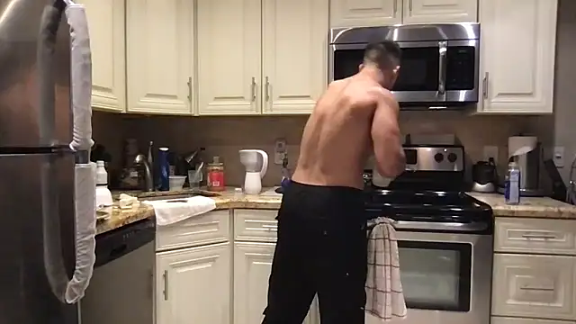Snapshot of BigGuyMuscle chatting on May 13, 2026, 10:28 pm BigGuyMuscle online show from May 13, 2026, 10:28 pm
