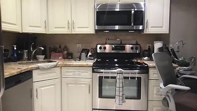 Snapshot of BigGuyMuscle chatting on September 24, 2025, 3:57 am BigGuyMuscle online show from September 24, 2025, 3:57 am