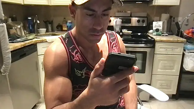 Snapshot of BigGuyMuscle chatting on March 6, 2026, 11:44 pm BigGuyMuscle online show from March 6, 2026, 11:44 pm