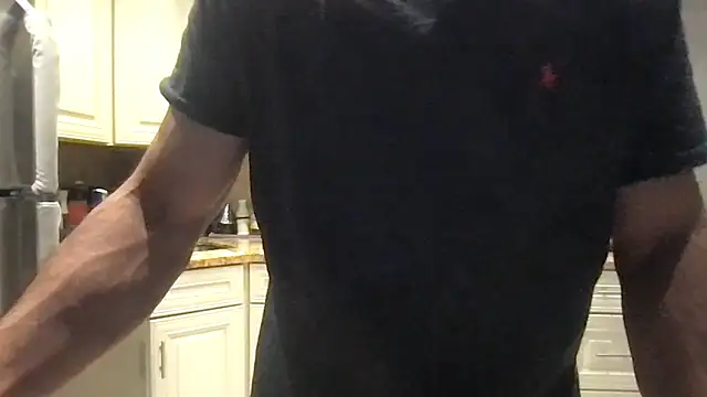 Snapshot of BigGuyMuscle chatting on March 20, 2026, 3:24 pm BigGuyMuscle online show from March 20, 2026, 3:24 pm