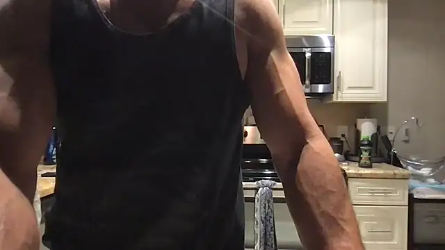 Snapshot of BigGuyMuscle chatting on April 9, 2026, 6:15 am BigGuyMuscle online show from April 9, 2026, 6:15 am