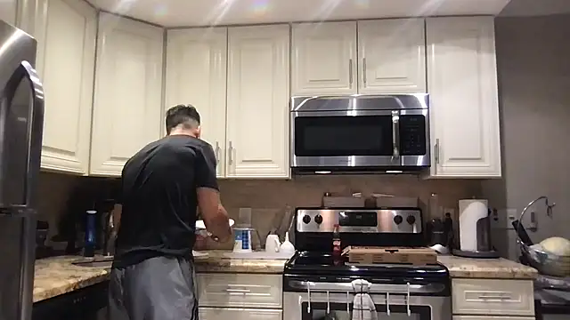 Snapshot of BigGuyMuscle chatting on September 21, 2025, 12:32 pm BigGuyMuscle online show from September 21, 2025, 12:32 pm