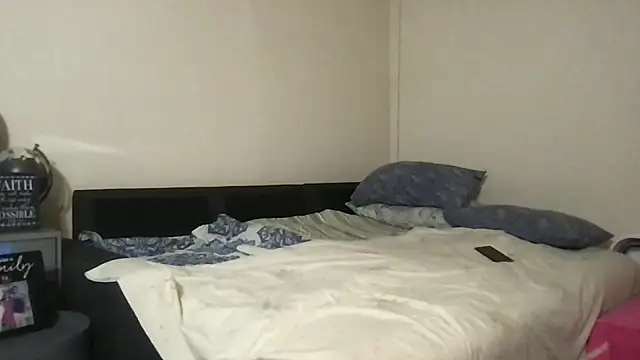 Snapshot of BigGuyMuscle chatting on October 27, 2025, 11:38 pm BigGuyMuscle online show from October 27, 2025, 11:38 pm