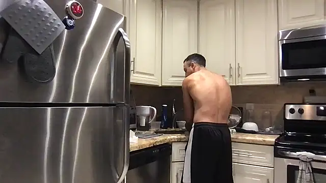 Snapshot of BigGuyMuscle chatting on October 31, 2025, 10:38 pm BigGuyMuscle online show from October 31, 2025, 10:38 pm