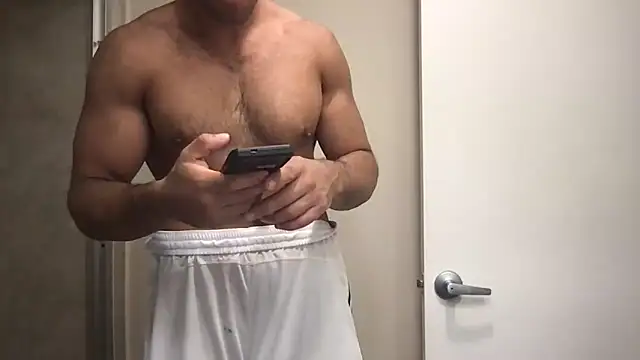 Snapshot of BigGuyMuscle chatting on May 14, 2026, 10:40 pm BigGuyMuscle online show from May 14, 2026, 10:40 pm
