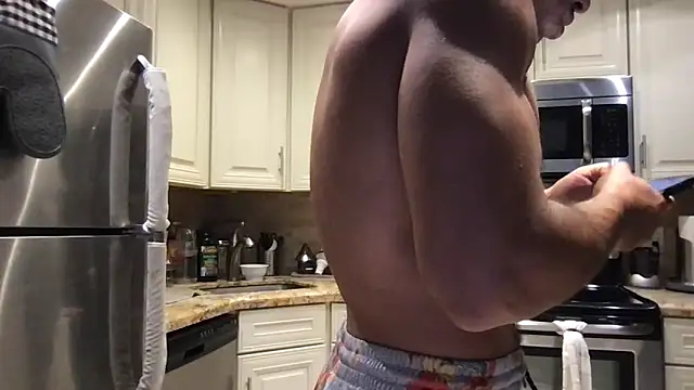 Snapshot of BigGuyMuscle chatting on April 23, 2026, 5:47 pm BigGuyMuscle online show from April 23, 2026, 5:47 pm