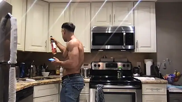 Snapshot of BigGuyMuscle chatting on April 11, 2026, 1:57 am BigGuyMuscle online show from April 11, 2026, 1:57 am