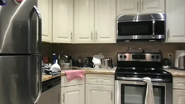 Snapshot of BigGuyMuscle chatting on December 15, 2025, 1:33 am BigGuyMuscle online show from December 15, 2025, 1:33 am