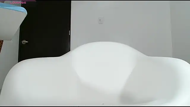 Snapshot of Betsy_Thonson chatting on March 5, 2025, 10:54 pm Betsy Thonson online show from March 5, 2025, 10:54 pm