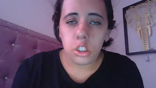 Snapshot of annarose19 chatting on November 20, 2025, 4:18 pm annarose19 online show from November 20, 2025, 4:18 pm