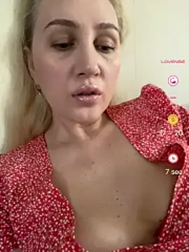Snapshot of YourBlondee chatting on June 4, 2026, 12:26 am YourBlondee online show from June 4, 2026, 12:26 am