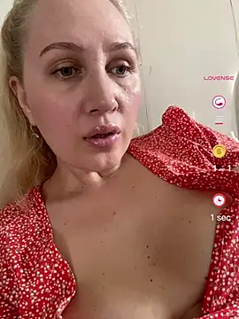 Snapshot of YourBlondee chatting on April 26, 2026, 11:07 am YourBlondee online show from April 26, 2026, 11:07 am