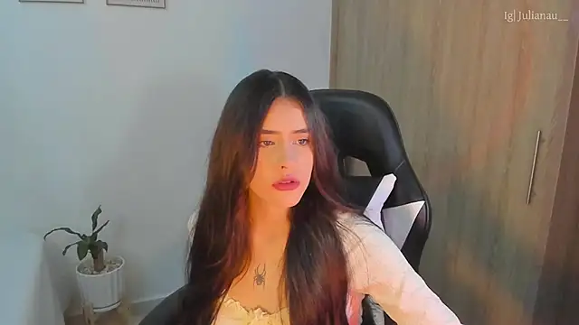 Snapshot of iriswest_ chatting on February 20, 2025, 2:18 am iriswest  online show from February 20, 2025, 2:18 am