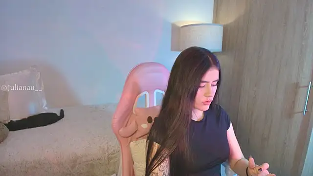 iriswest  online show from November 12, 2025, 12:04 am